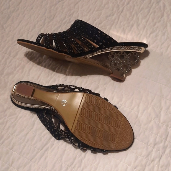 Glitzy shoes with silver colored see through heel and black rhinestones. - Picture 3 of 4